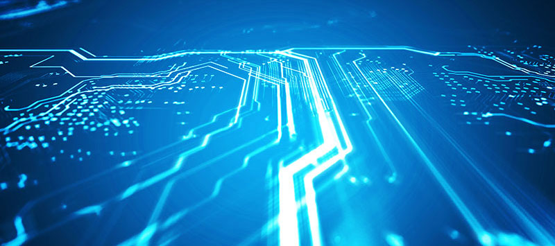 新能源高壓線(xiàn)束是指用于傳輸高壓電力和信號(hào)的電線(xiàn)束，通常用于電動(dòng)汽車(chē)、混合動(dòng)力汽車(chē)和其他新能源設(shè)備中。與傳統(tǒng)汽車(chē)相比，新能源車(chē)輛使用更高電壓的電力系統(tǒng)，因此需要使用高壓線(xiàn)束來(lái)傳輸電能。